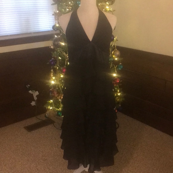 Amanda Smith Dresses & Skirts - Amanda Smith tiered ruffle halter dress.